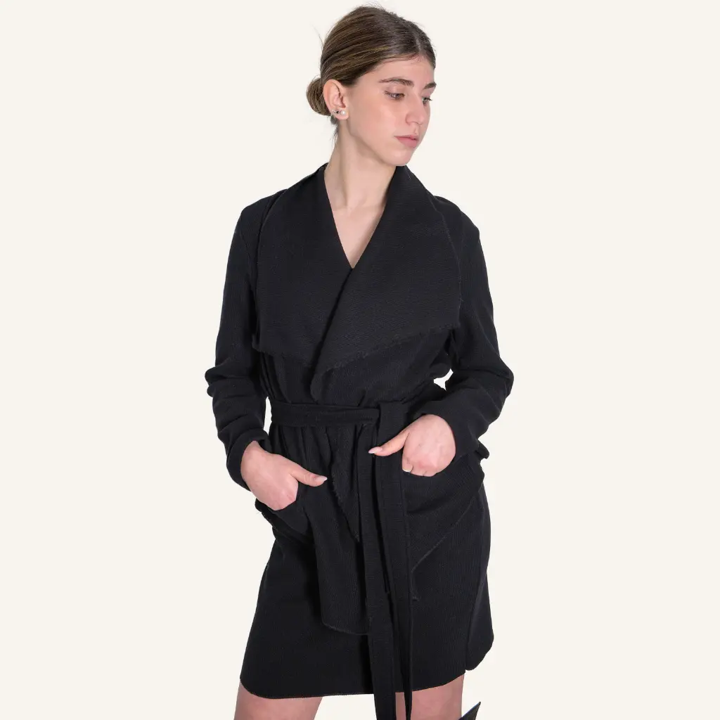 squared_jacket_black_front_side_DSCF7425.webp