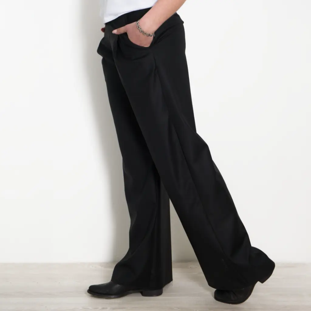 sporty_chic_trousers_black_side_DSCF7532.webp