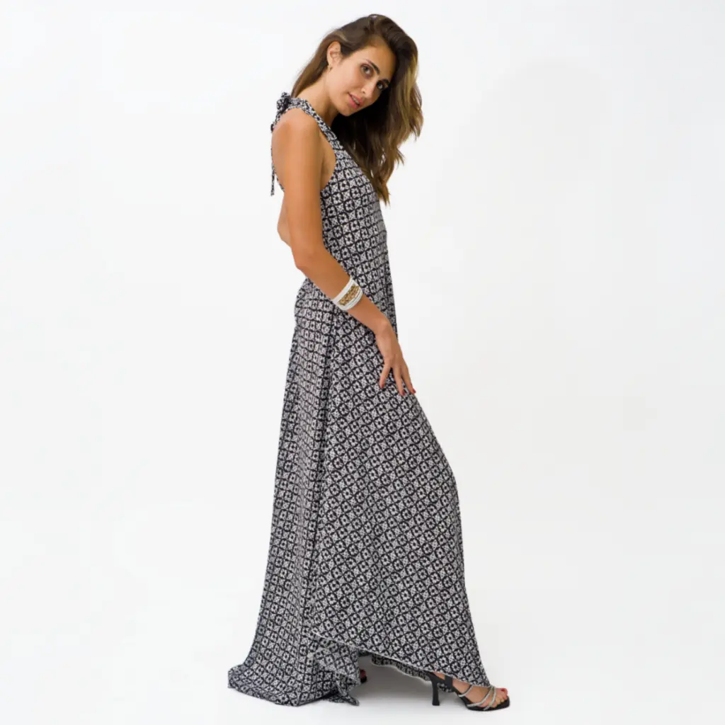 india_long_bw_dress_arianna_DSCF0704.webp