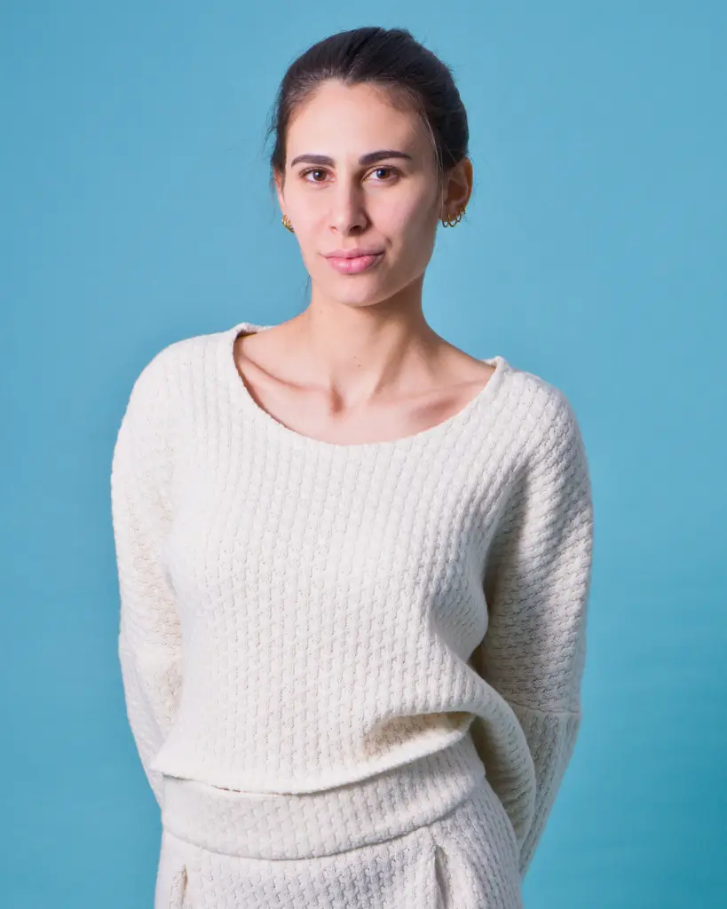 isa_white_blouse_DSCF5396.webp