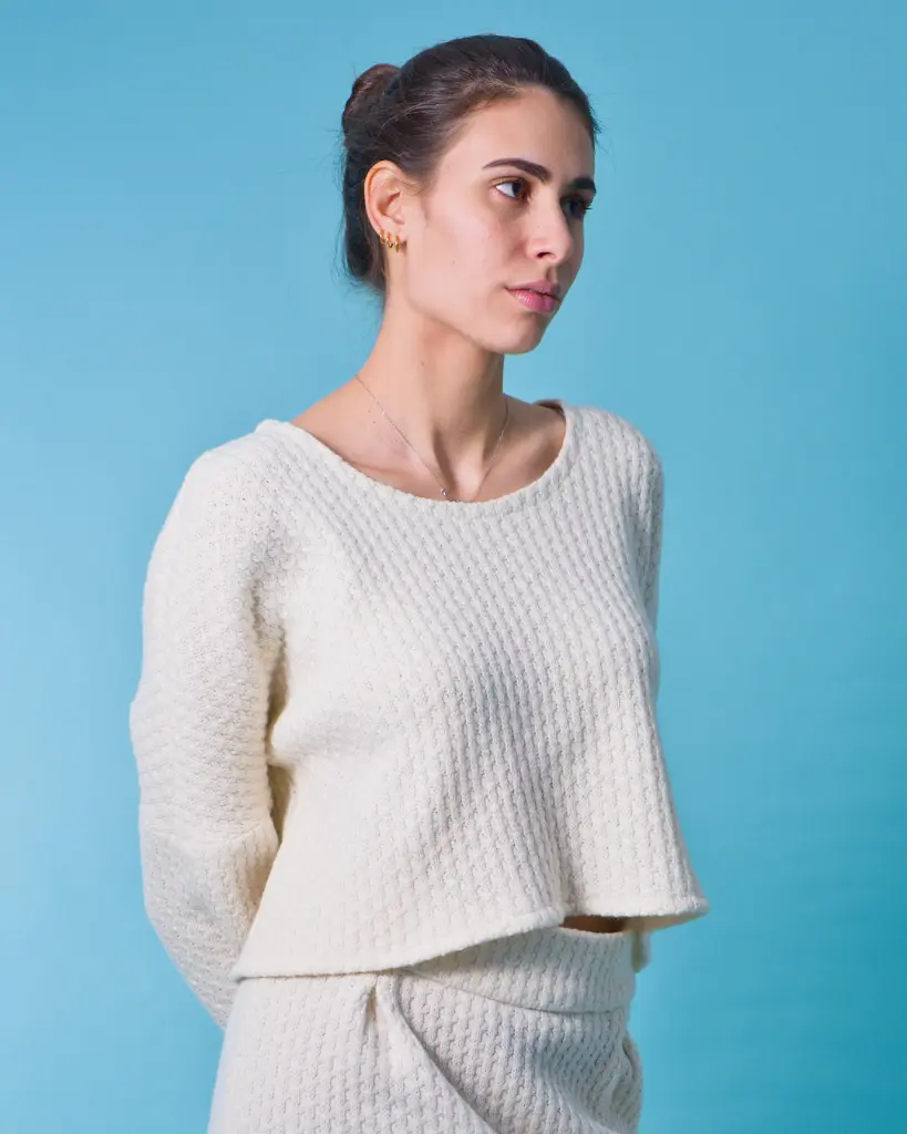 isa_white_blouse_DSCF5383_01.webp